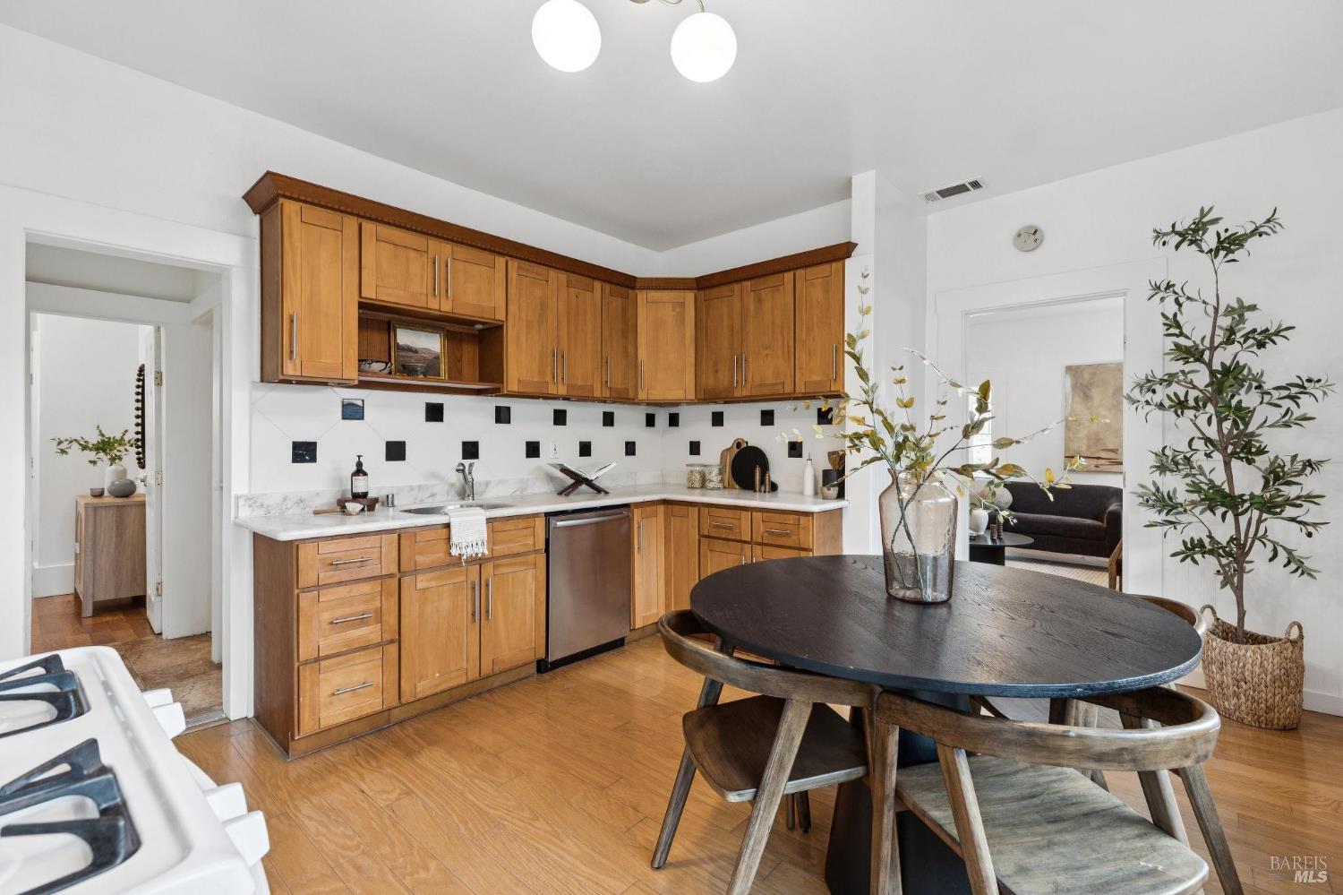 Detail Gallery Image 8 of 29 For 44 Martens Blvd, San Rafael,  CA 94901 - – Beds | – Baths