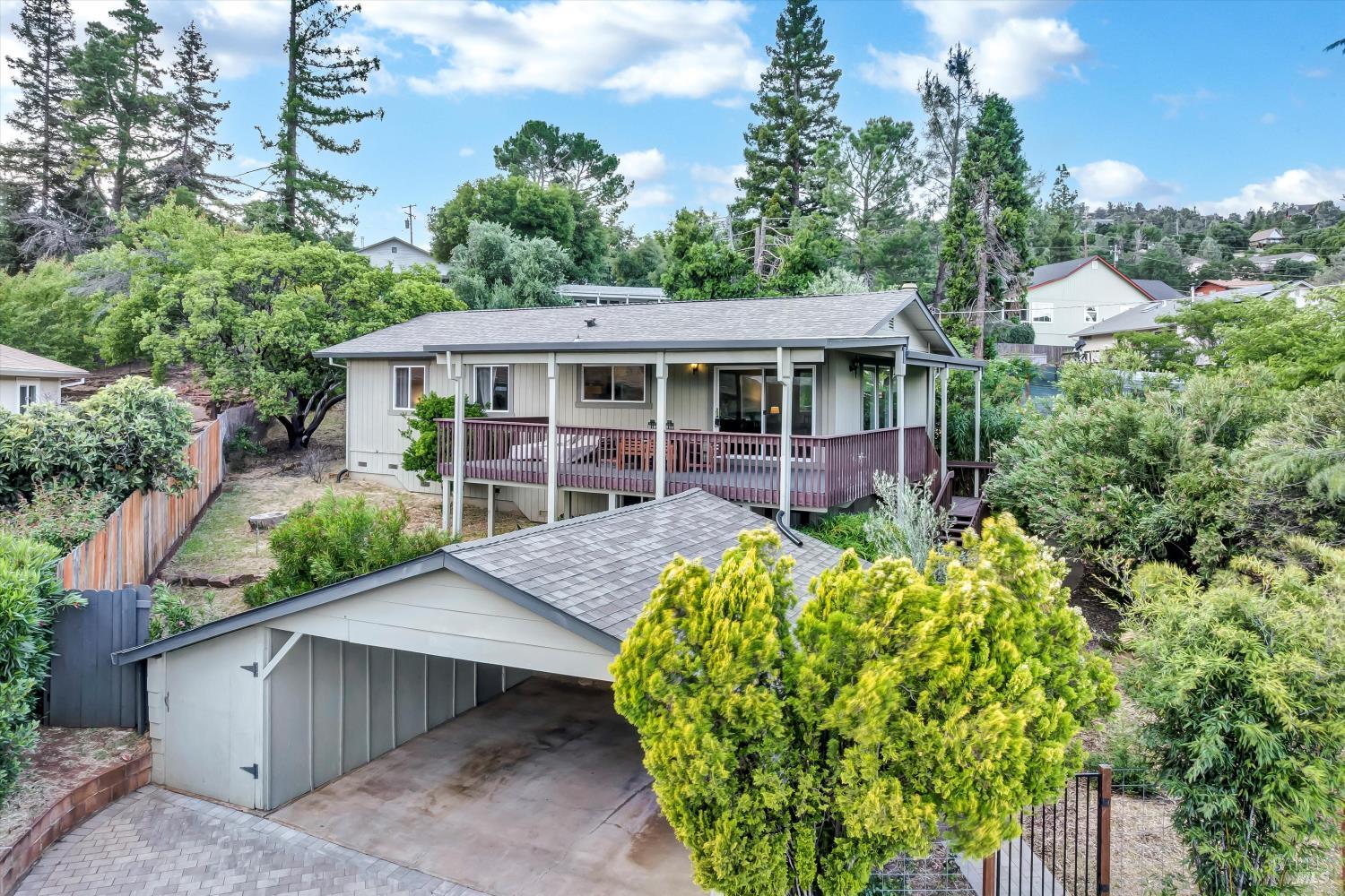 Detail Gallery Image 2 of 47 For 18528 N Shore Dr, Hidden Valley Lake,  CA 95467 - 3 Beds | 3 Baths