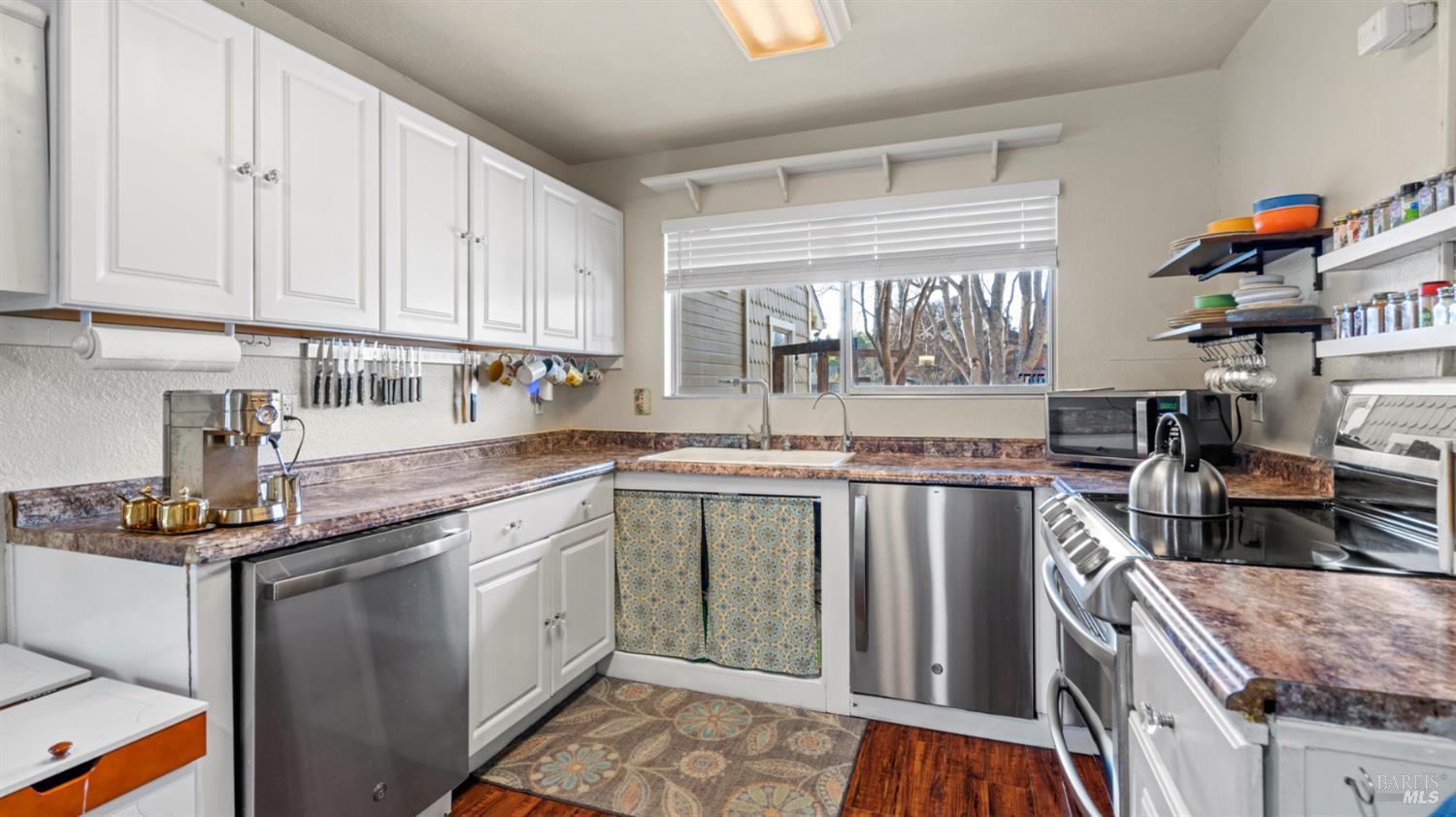 Detail Gallery Image 6 of 24 For 113 Christine Dr, Vacaville,  CA 95687 - 3 Beds | 2 Baths