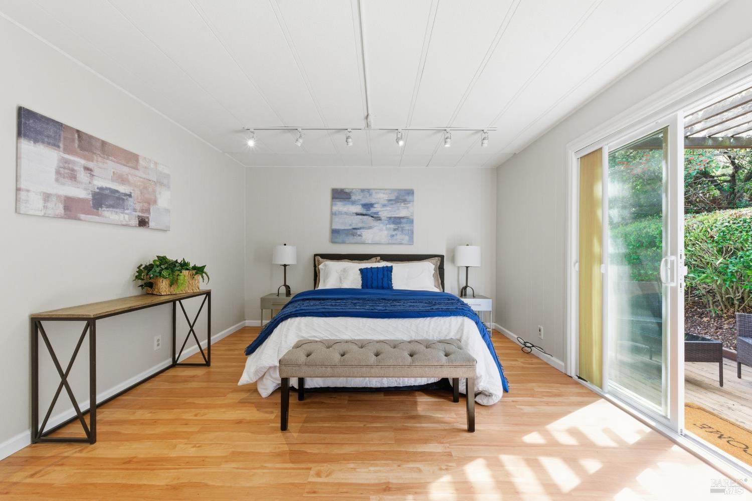 Detail Gallery Image 22 of 58 For 15 Scenic Dr, Novato,  CA 94949 - 2 Beds | 2 Baths