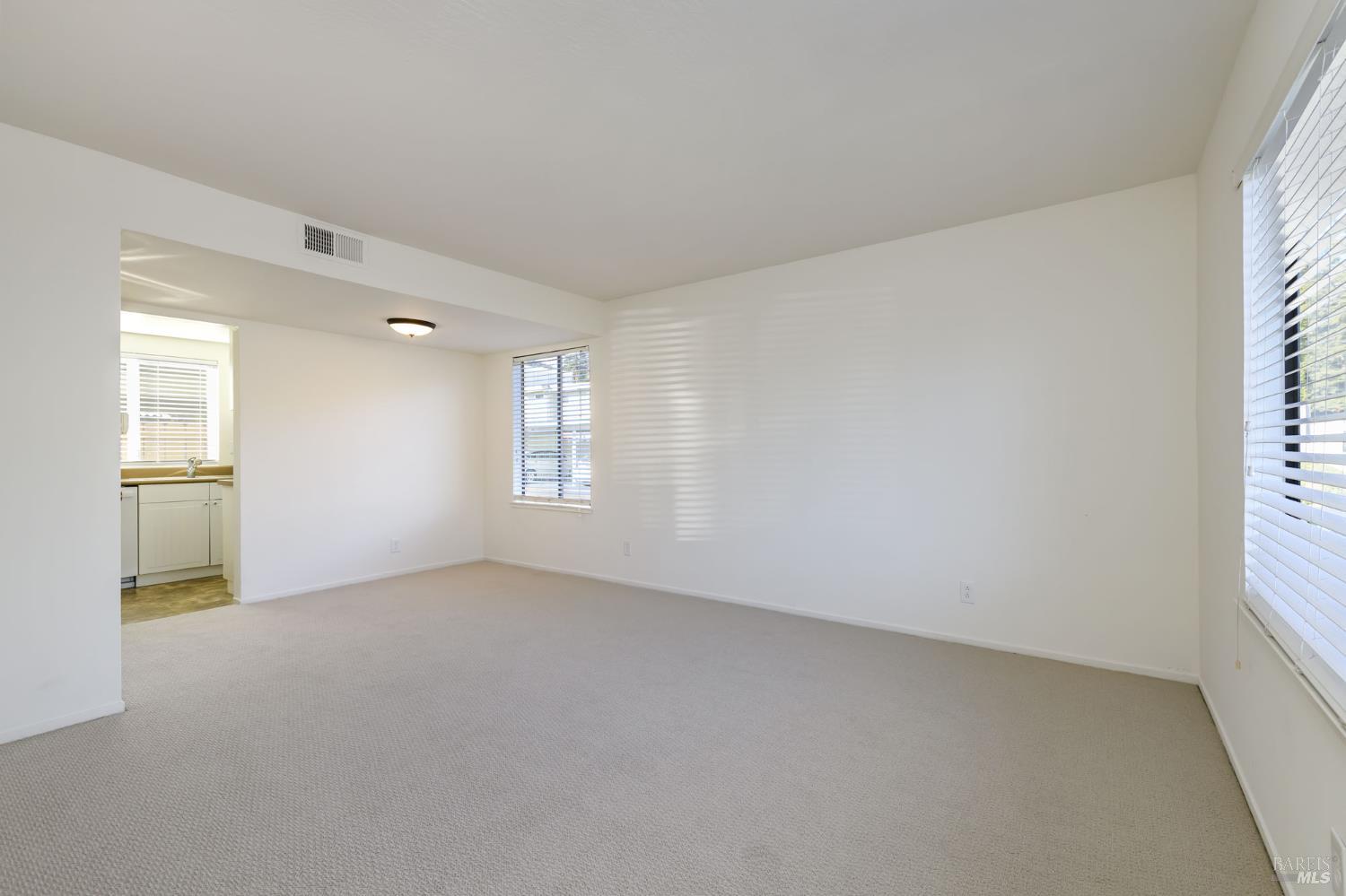 Detail Gallery Image 5 of 21 For 19 Manchester Ct, Novato,  CA 94947 - 2 Beds | 1/1 Baths