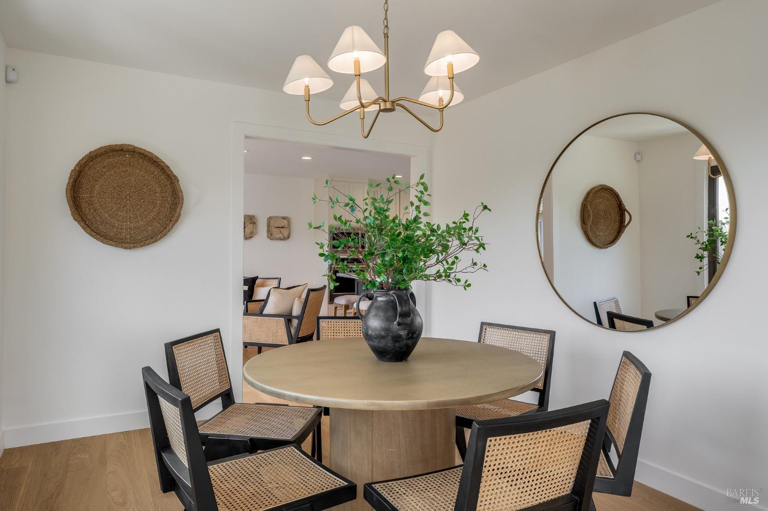 Detail Gallery Image 11 of 92 For 58 Lower North Ter, Tiburon,  CA 94920 - 5 Beds | 3/1 Baths