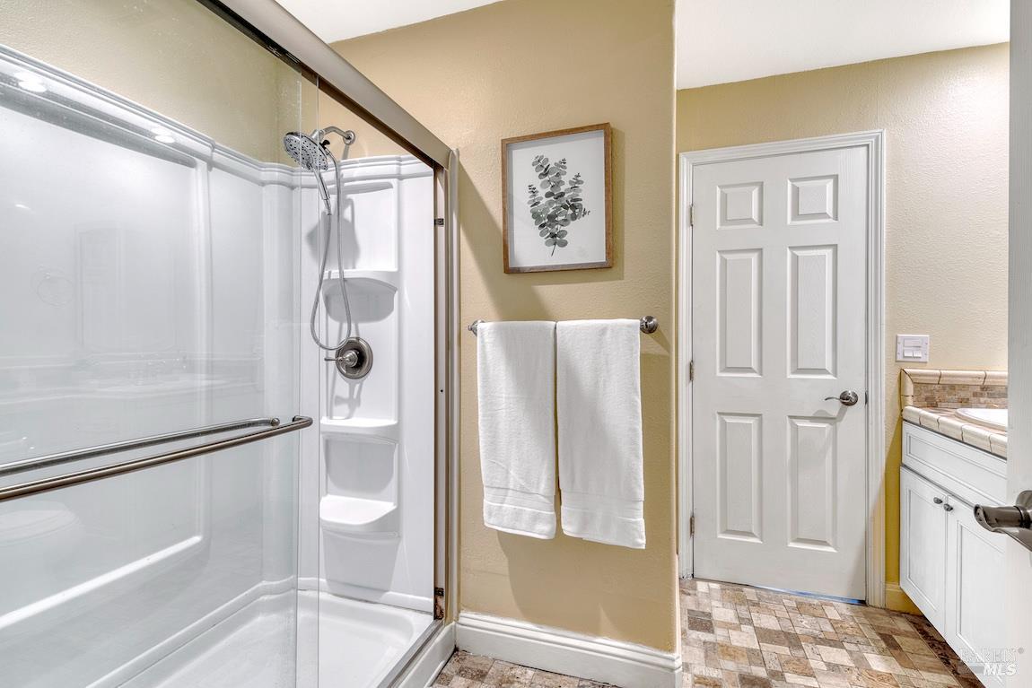 Detail Gallery Image 13 of 85 For 101 H Ln, Novato,  CA 94945 - 5 Beds | 4/1 Baths