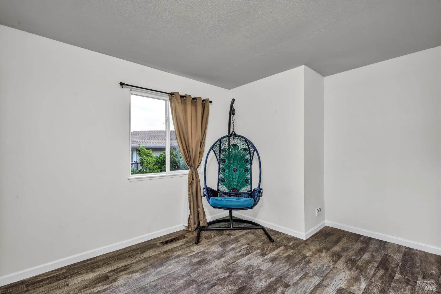 Detail Gallery Image 25 of 47 For 18528 N Shore Dr, Hidden Valley Lake,  CA 95467 - 3 Beds | 3 Baths