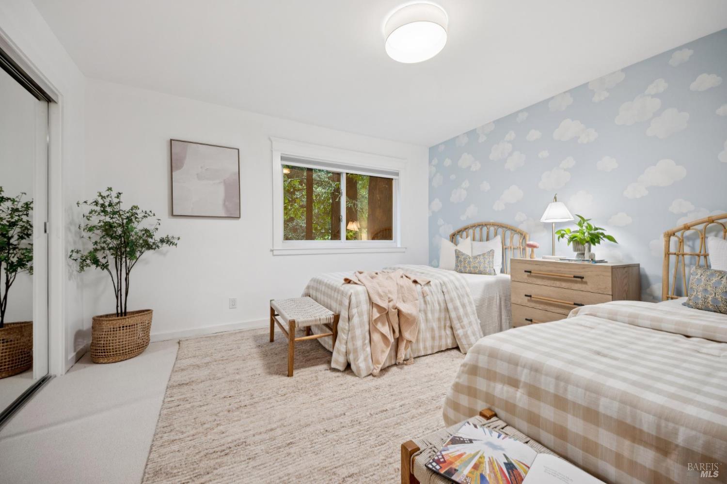 Detail Gallery Image 16 of 24 For 481 Cascade Dr, Mill Valley,  CA 94941 - 4 Beds | 3/1 Baths