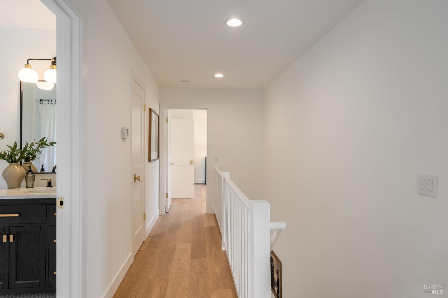 Detail Gallery Image 31 of 92 For 58 Lower North Ter, Tiburon,  CA 94920 - 5 Beds | 3/1 Baths