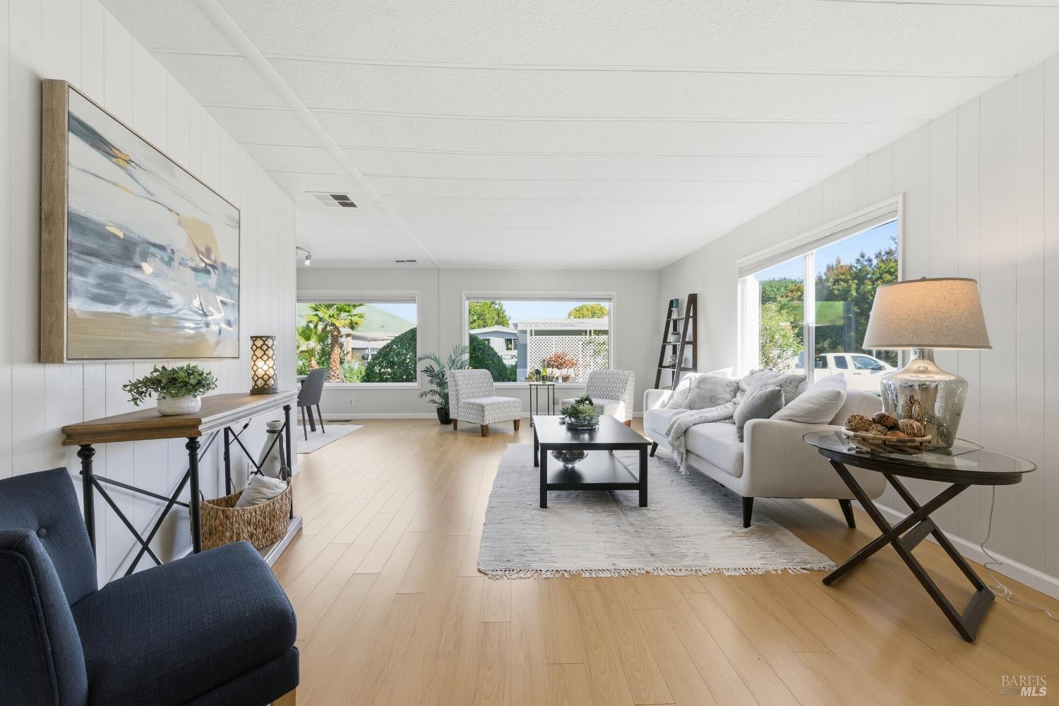 Detail Gallery Image 11 of 58 For 15 Scenic Dr, Novato,  CA 94949 - 2 Beds | 2 Baths