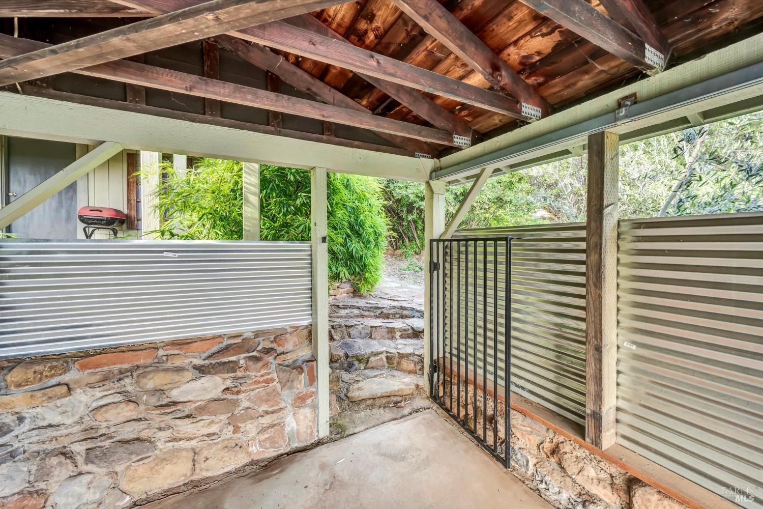 Detail Gallery Image 5 of 47 For 18528 N Shore Dr, Hidden Valley Lake,  CA 95467 - 3 Beds | 3 Baths