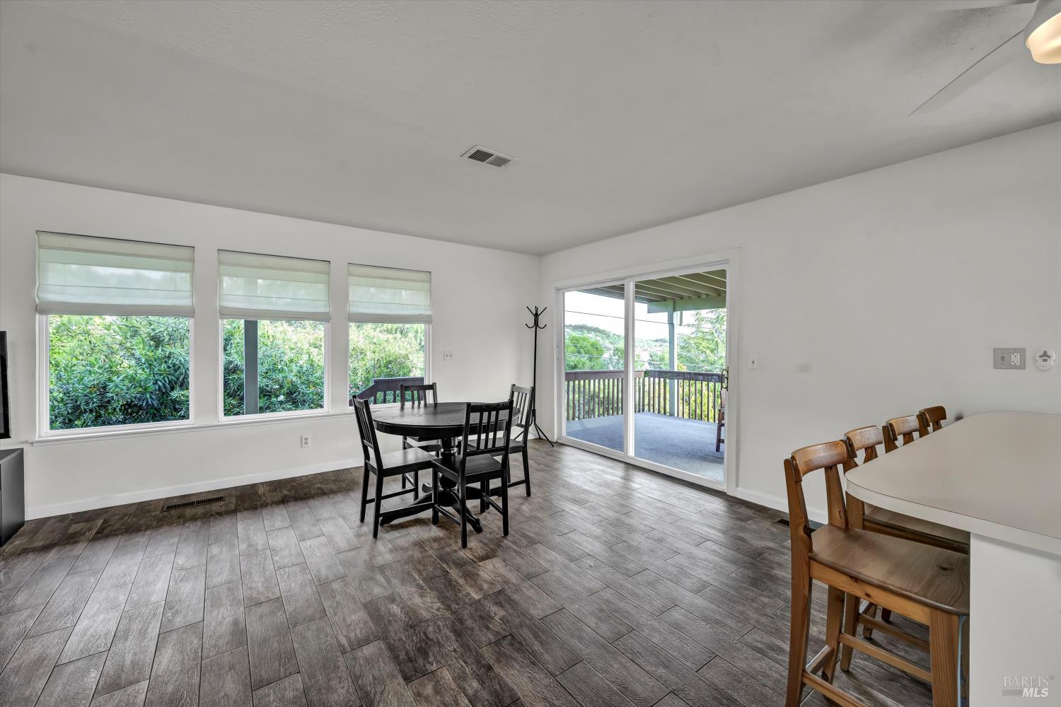 Detail Gallery Image 16 of 47 For 18528 N Shore Dr, Hidden Valley Lake,  CA 95467 - 3 Beds | 3 Baths