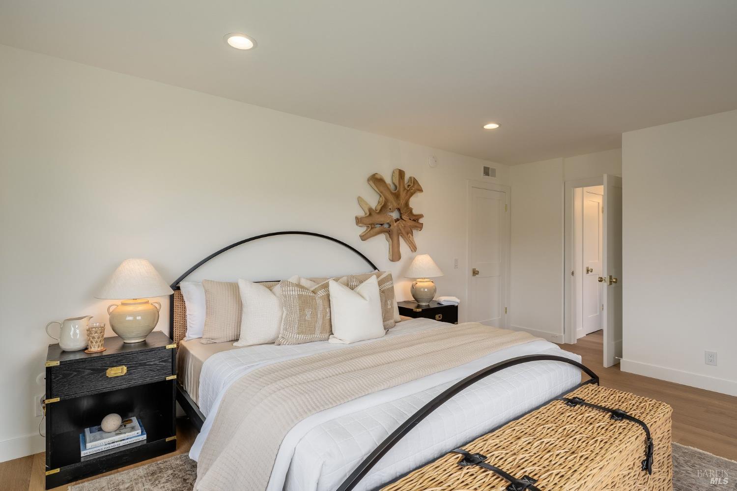 Detail Gallery Image 35 of 92 For 58 Lower North Ter, Tiburon,  CA 94920 - 5 Beds | 3/1 Baths