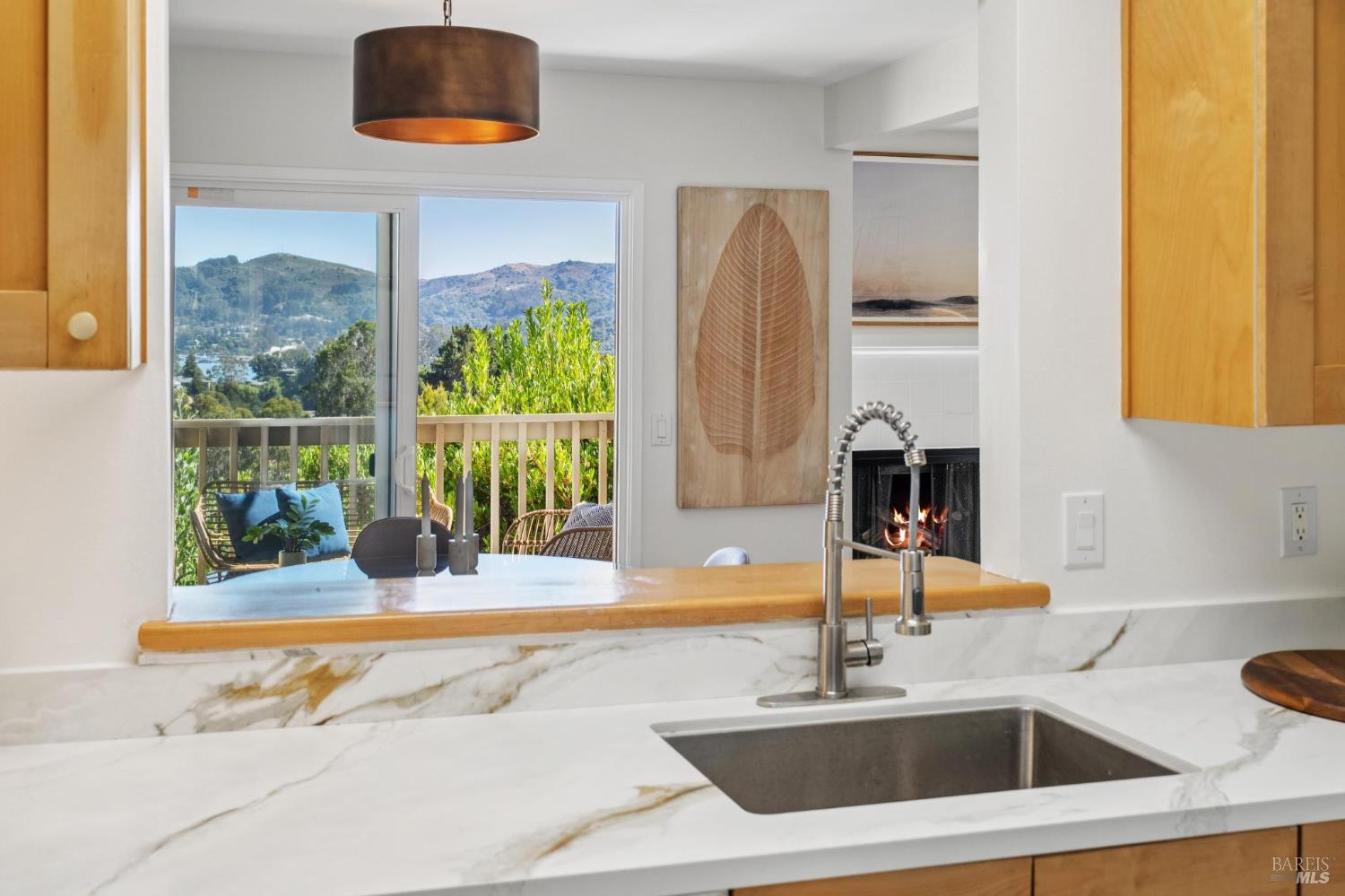 Detail Gallery Image 10 of 32 For 35 Wordsworth Ct, Mill Valley,  CA 94941 - 2 Beds | 1/1 Baths