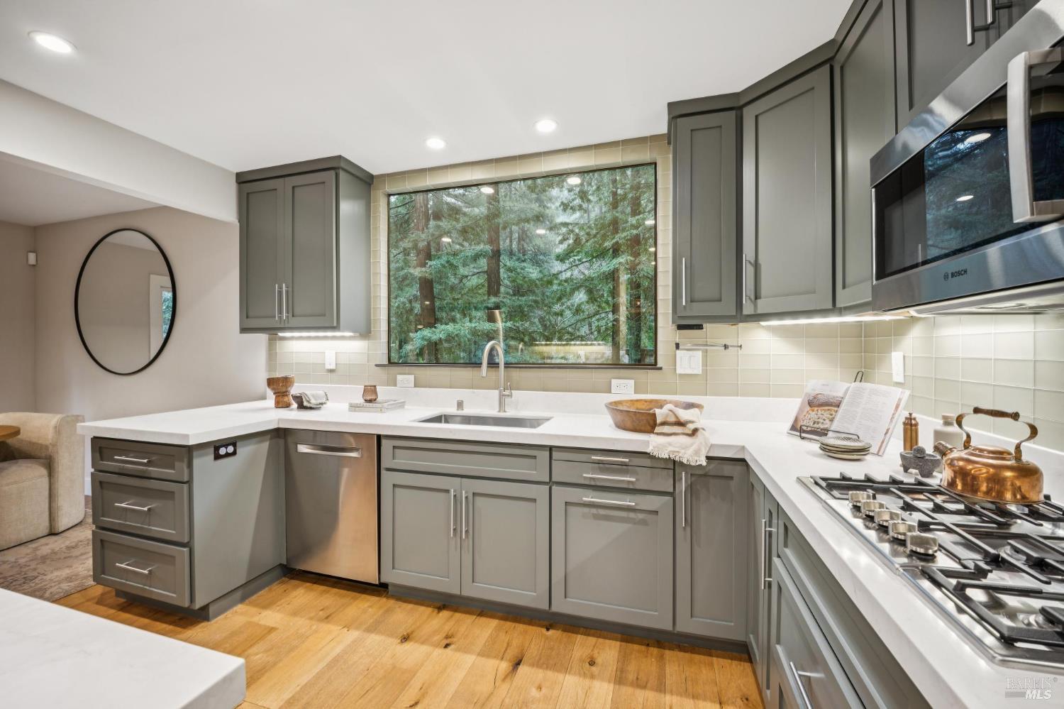 Detail Gallery Image 2 of 24 For 481 Cascade Dr, Mill Valley,  CA 94941 - 4 Beds | 3/1 Baths