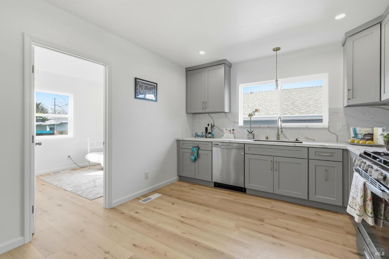 Detail Gallery Image 8 of 30 For 333 14th St, Vallejo,  CA 94590 - 3 Beds | 2 Baths