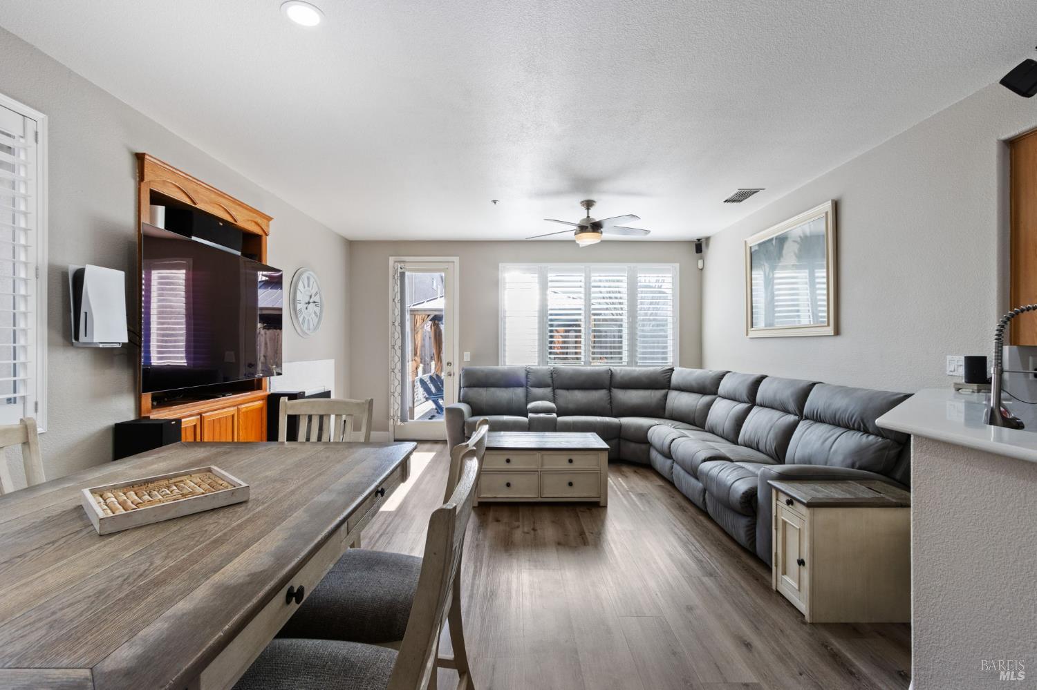 Detail Gallery Image 16 of 48 For 4413 Meadow Valley Cir, Fairfield,  CA 94534 - 4 Beds | 2 Baths