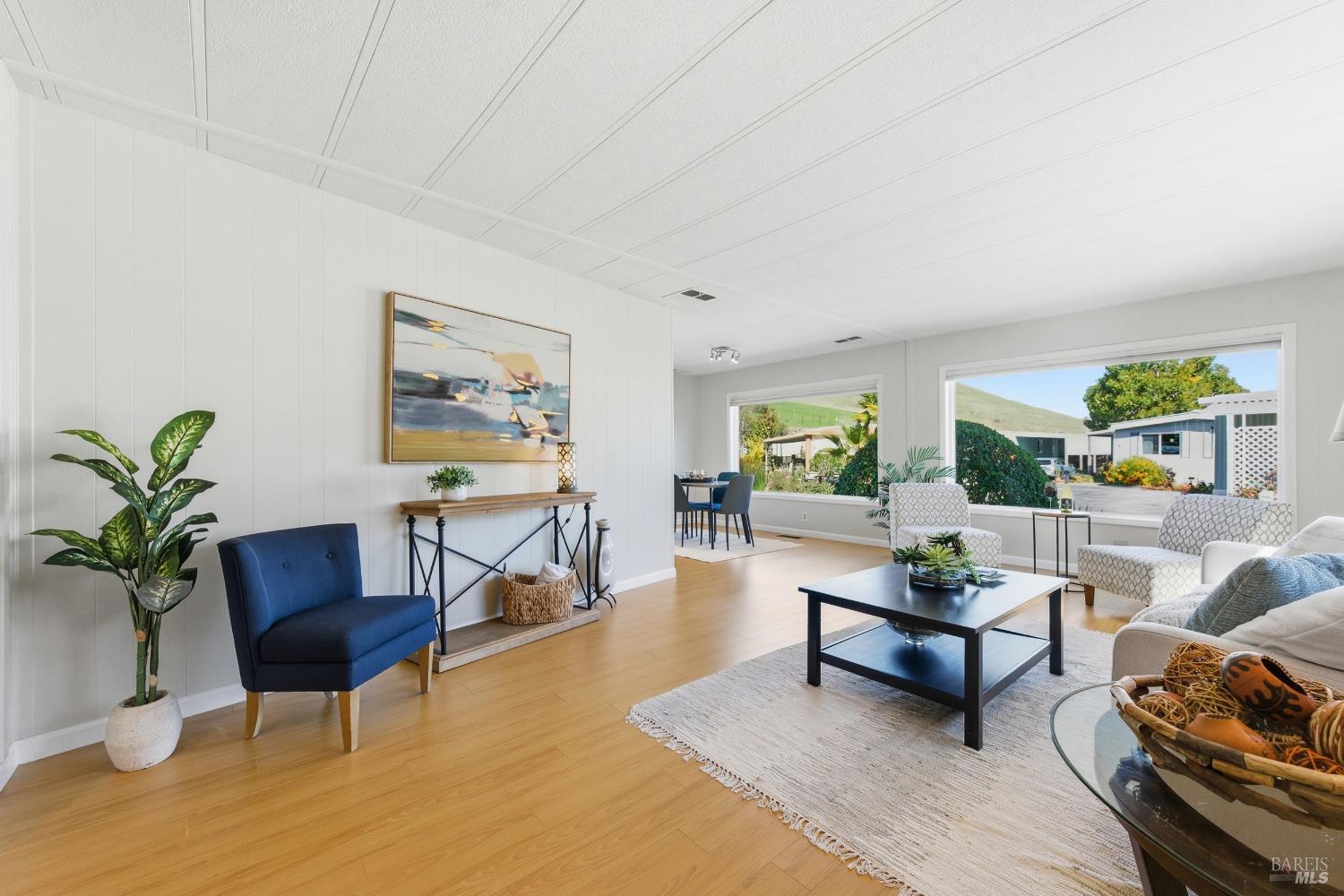 Detail Gallery Image 10 of 58 For 15 Scenic Dr, Novato,  CA 94949 - 2 Beds | 2 Baths