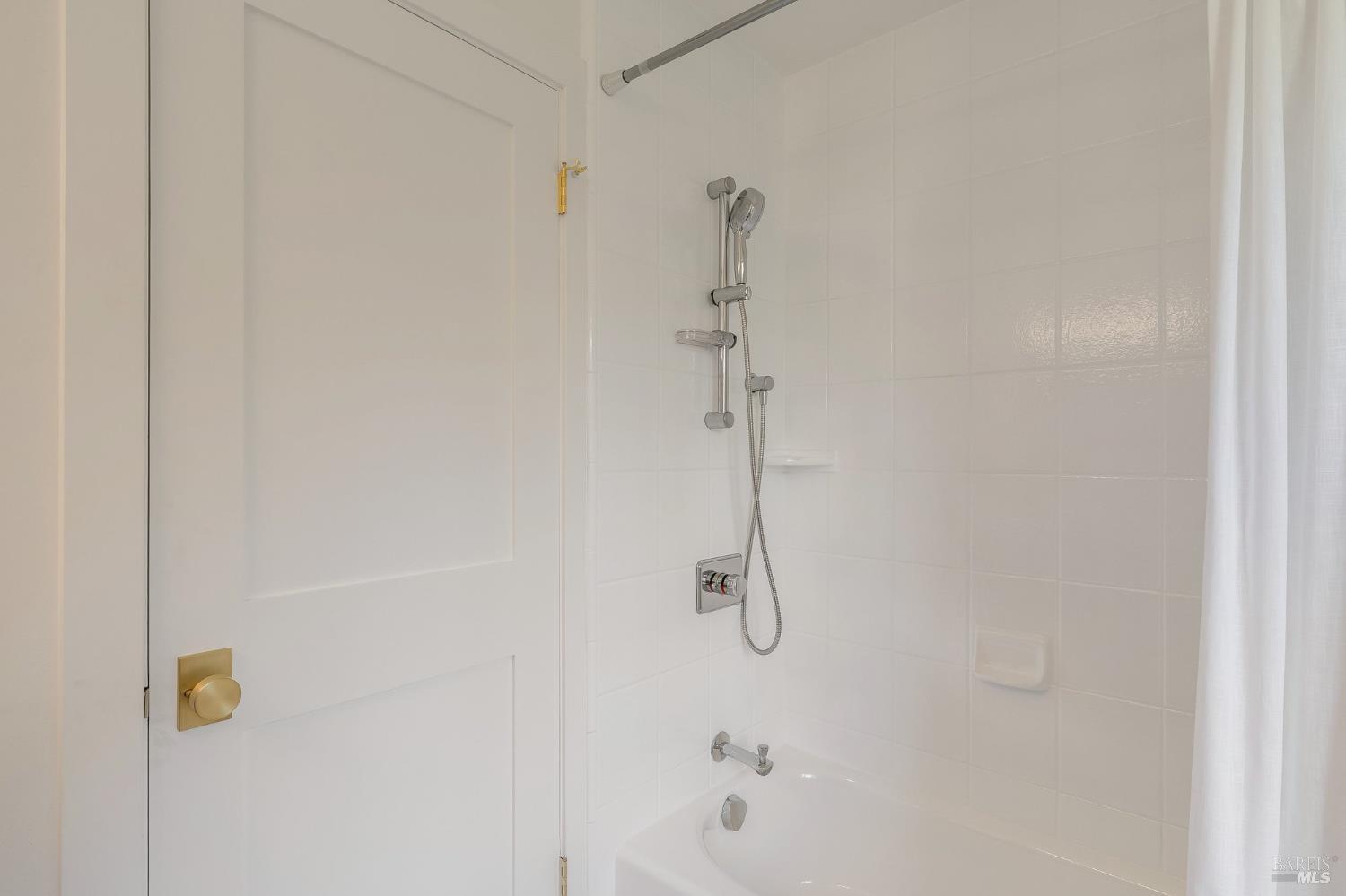 Detail Gallery Image 55 of 92 For 58 Lower North Ter, Tiburon,  CA 94920 - 5 Beds | 3/1 Baths