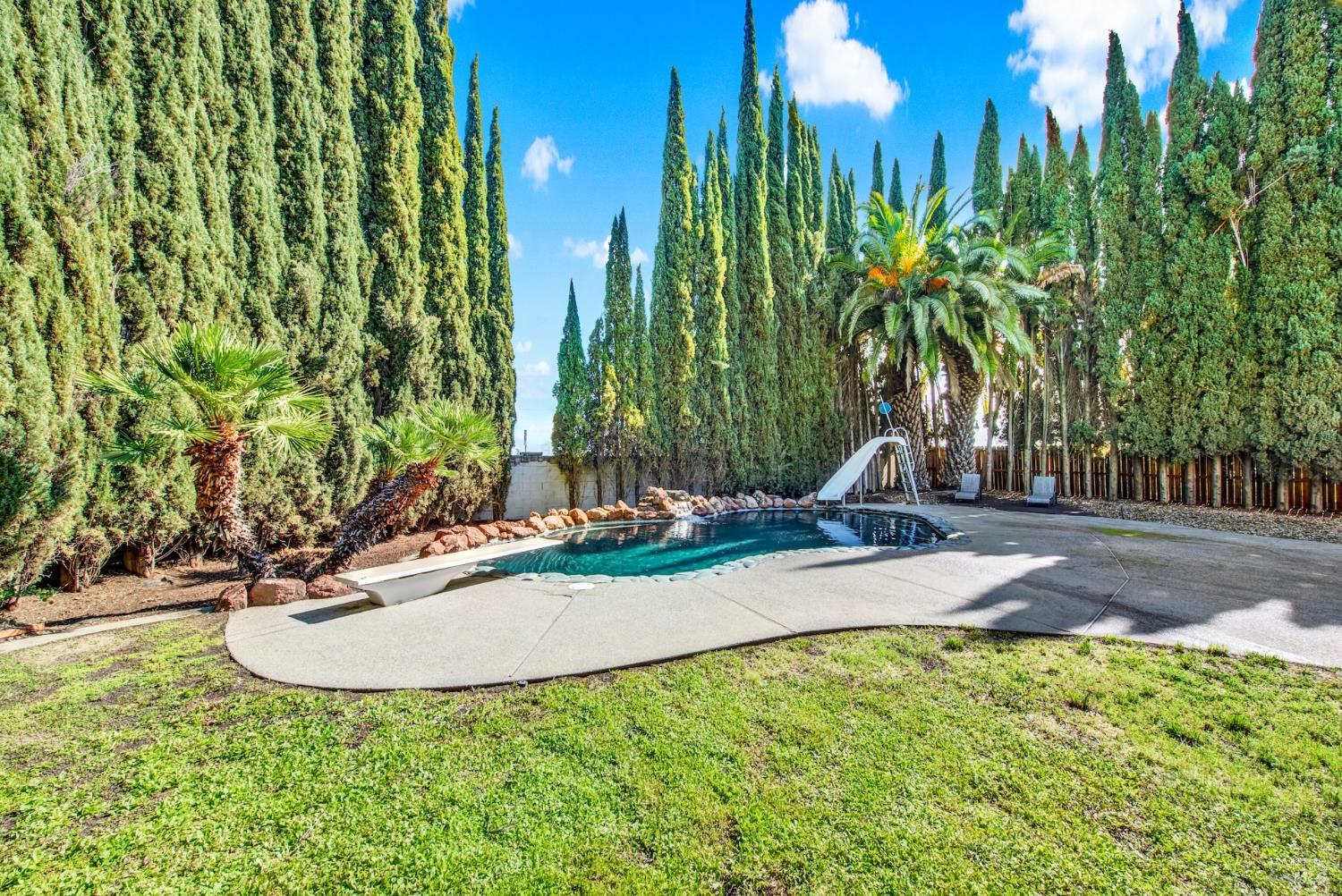 Detail Gallery Image 42 of 60 For 155 Fallen Leaf Dr, Vacaville,  CA 95687 - 4 Beds | 3 Baths