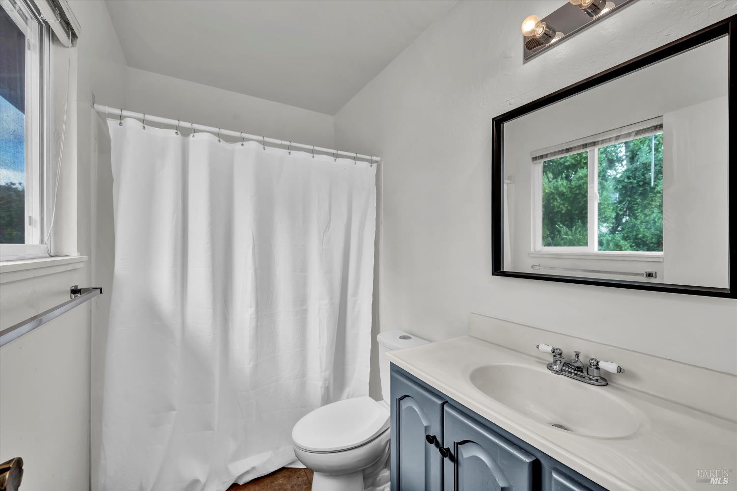 Detail Gallery Image 22 of 47 For 18528 N Shore Dr, Hidden Valley Lake,  CA 95467 - 3 Beds | 3 Baths