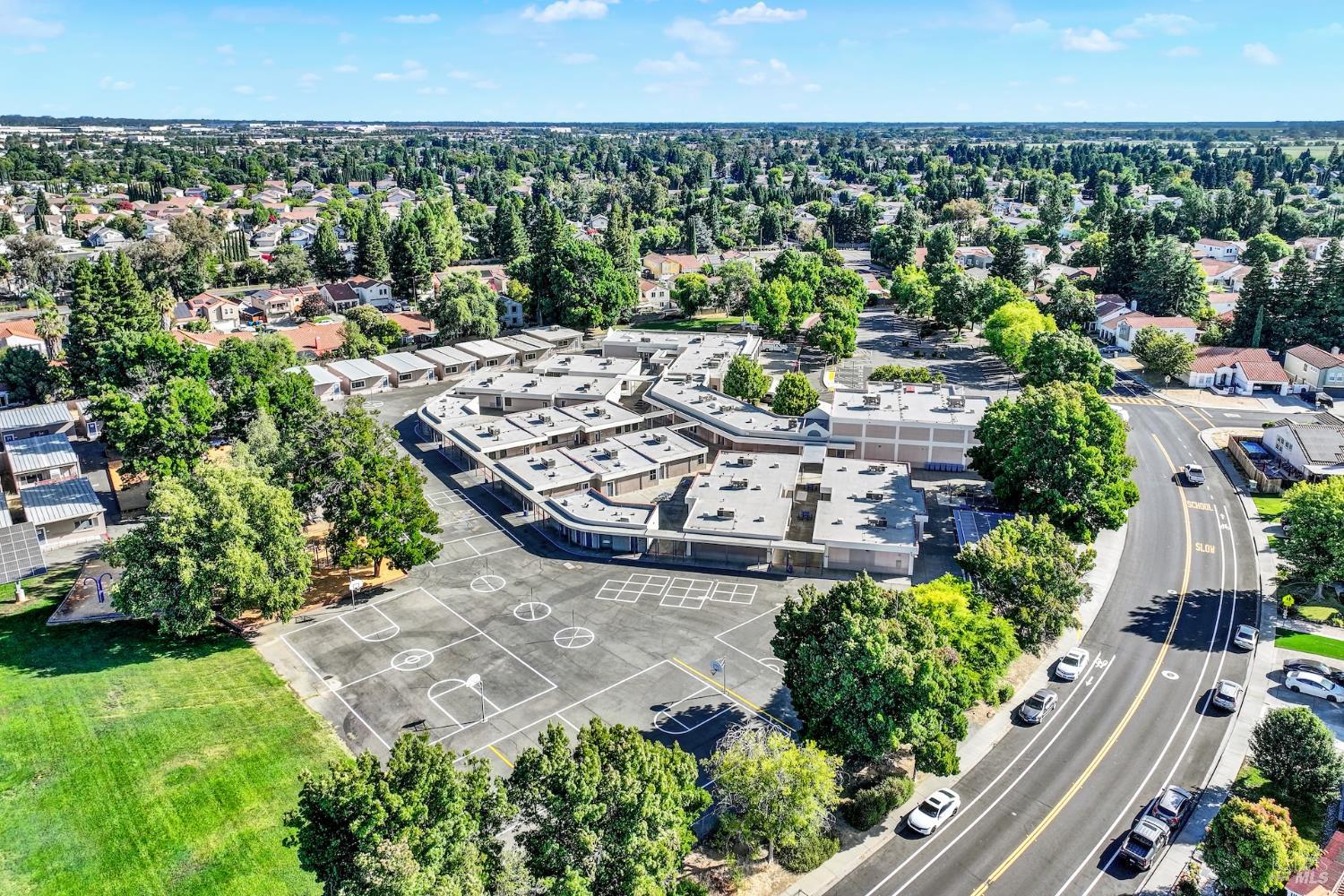 Detail Gallery Image 58 of 60 For 155 Fallen Leaf Dr, Vacaville,  CA 95687 - 4 Beds | 3 Baths