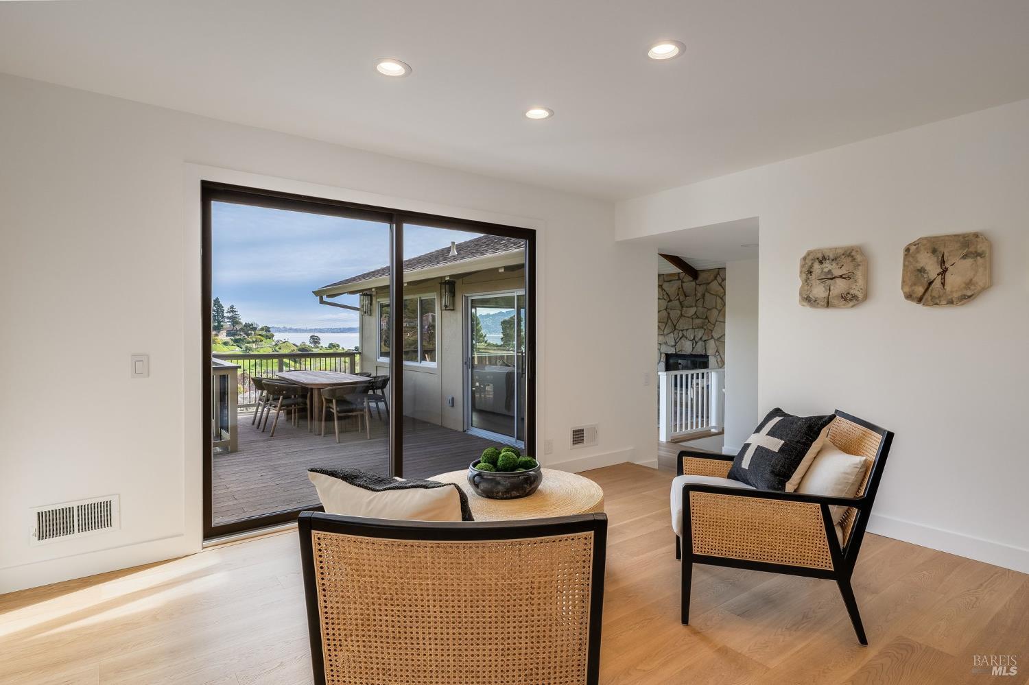 Detail Gallery Image 21 of 92 For 58 Lower North Ter, Tiburon,  CA 94920 - 5 Beds | 3/1 Baths