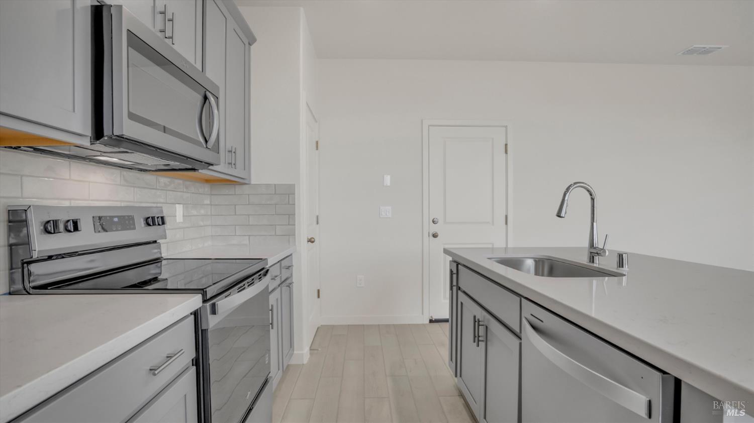 Detail Gallery Image 15 of 42 For 862 Telford Dr, Vacaville,  CA 95687 - 3 Beds | 2/1 Baths