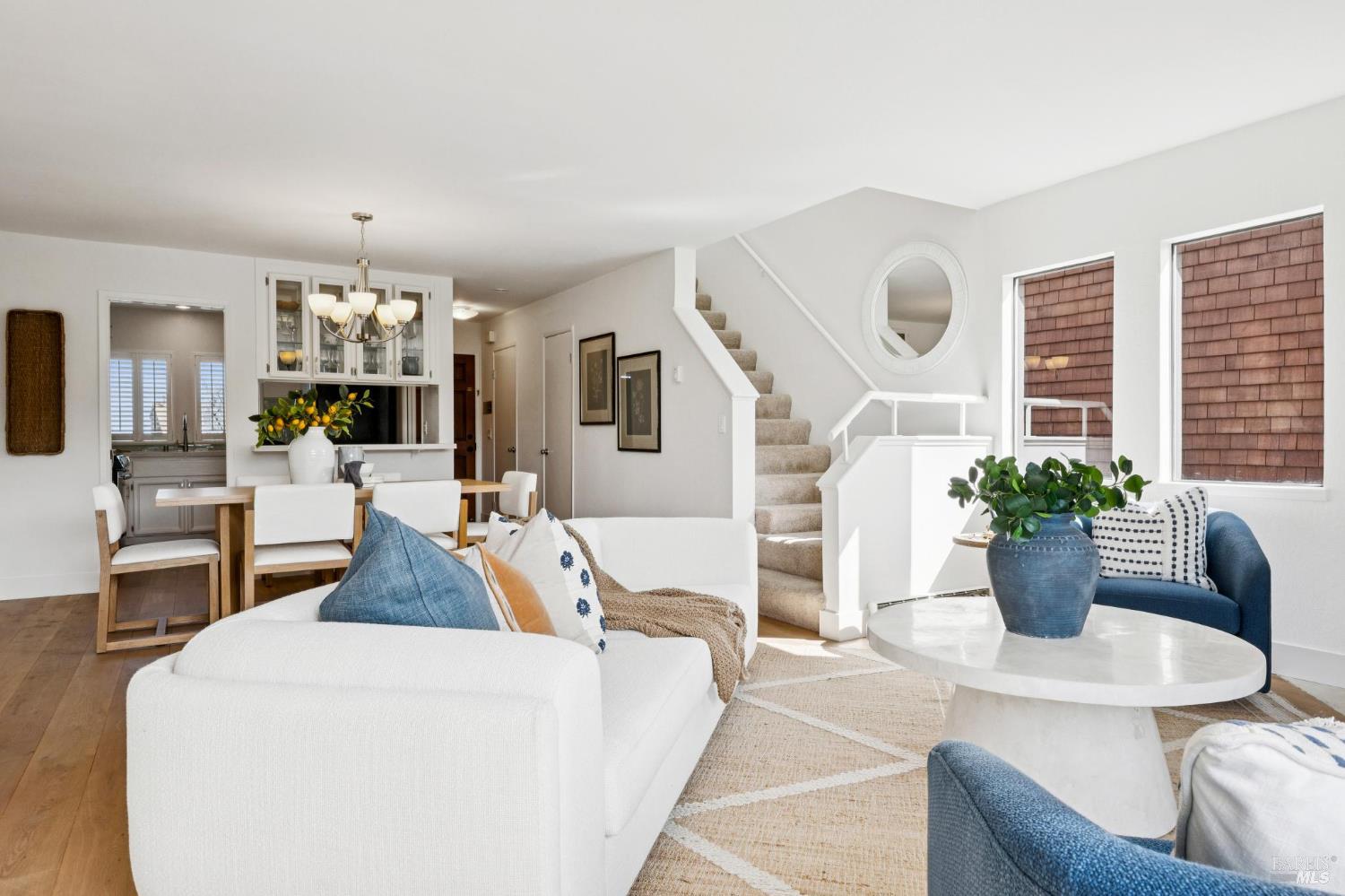 Detail Gallery Image 9 of 51 For 167 Headlands Ct, Sausalito,  CA 94965 - 2 Beds | 2/1 Baths