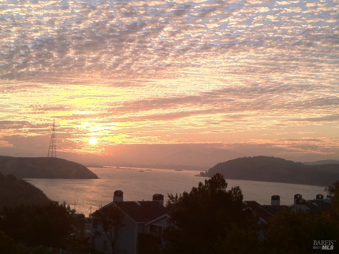 Detail Gallery Image 4 of 40 For 401 Stinson St #4,  Vallejo,  CA 94591 - 3 Beds | 3 Baths