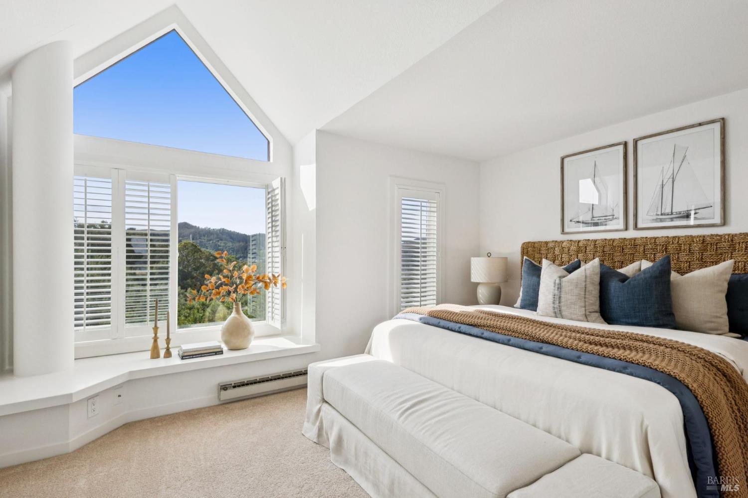 Detail Gallery Image 28 of 51 For 167 Headlands Ct, Sausalito,  CA 94965 - 2 Beds | 2/1 Baths