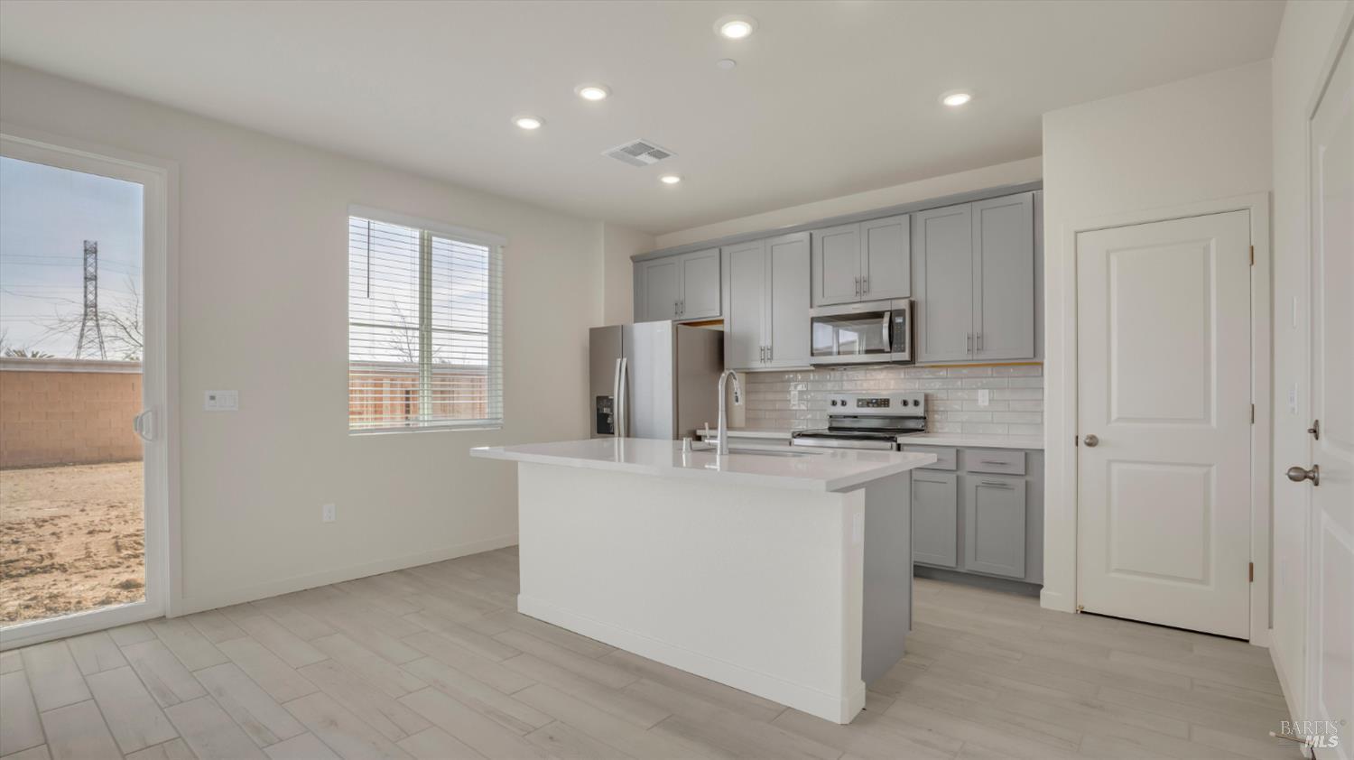 Detail Gallery Image 13 of 42 For 862 Telford Dr, Vacaville,  CA 95687 - 3 Beds | 2/1 Baths