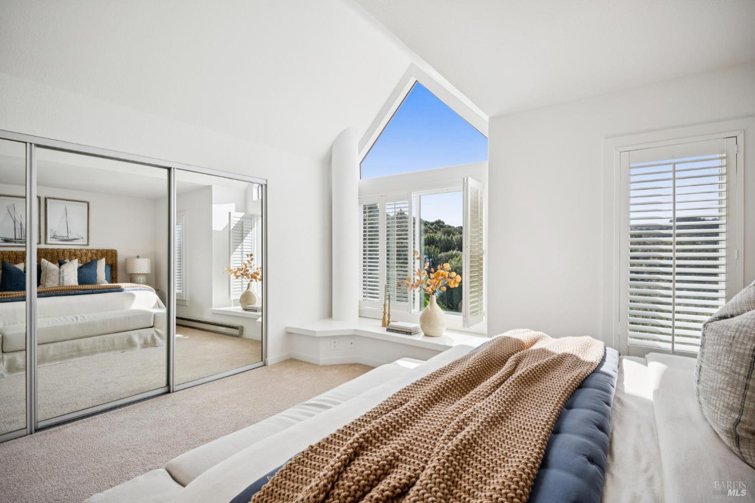 Detail Gallery Image 30 of 51 For 167 Headlands Ct, Sausalito,  CA 94965 - 2 Beds | 2/1 Baths