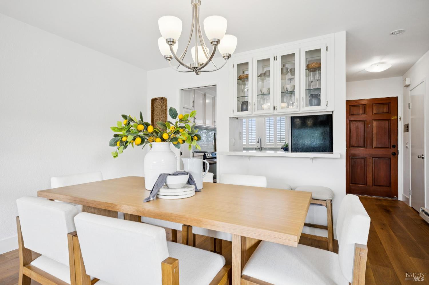 Detail Gallery Image 19 of 51 For 167 Headlands Ct, Sausalito,  CA 94965 - 2 Beds | 2/1 Baths