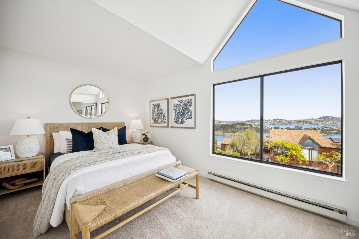 Detail Gallery Image 38 of 51 For 167 Headlands Ct, Sausalito,  CA 94965 - 2 Beds | 2/1 Baths