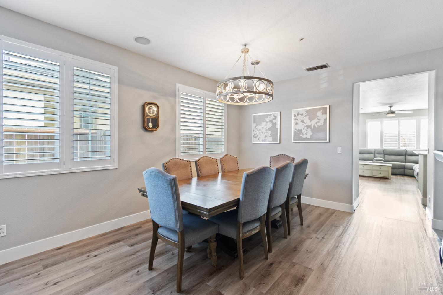 Detail Gallery Image 6 of 48 For 4413 Meadow Valley Cir, Fairfield,  CA 94534 - 4 Beds | 2 Baths