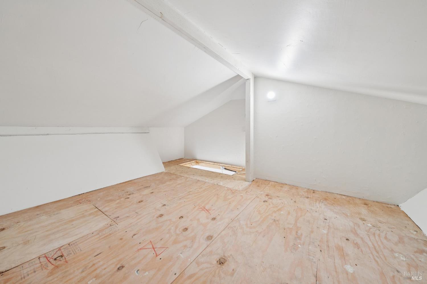 Detail Gallery Image 25 of 32 For 35 Wordsworth Ct, Mill Valley,  CA 94941 - 2 Beds | 1/1 Baths