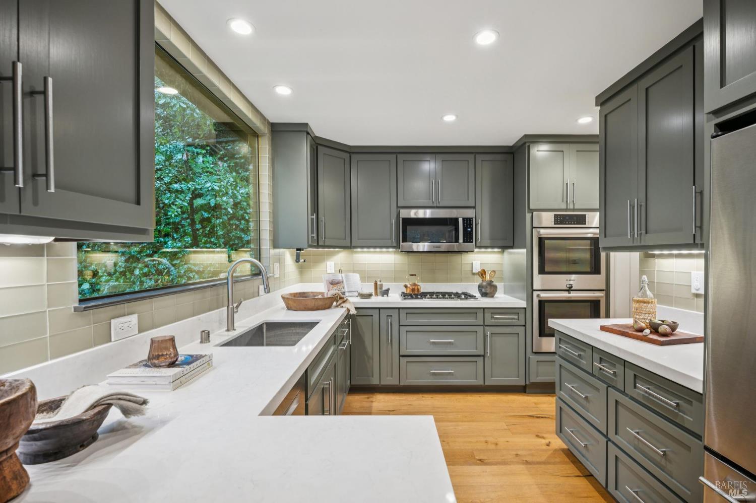 Detail Gallery Image 3 of 24 For 481 Cascade Dr, Mill Valley,  CA 94941 - 4 Beds | 3/1 Baths