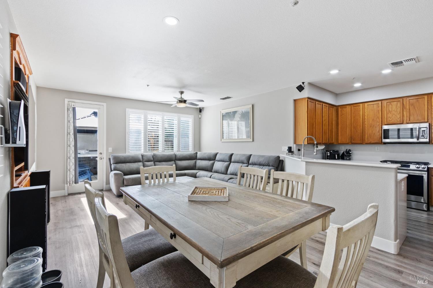 Detail Gallery Image 9 of 48 For 4413 Meadow Valley Cir, Fairfield,  CA 94534 - 4 Beds | 2 Baths