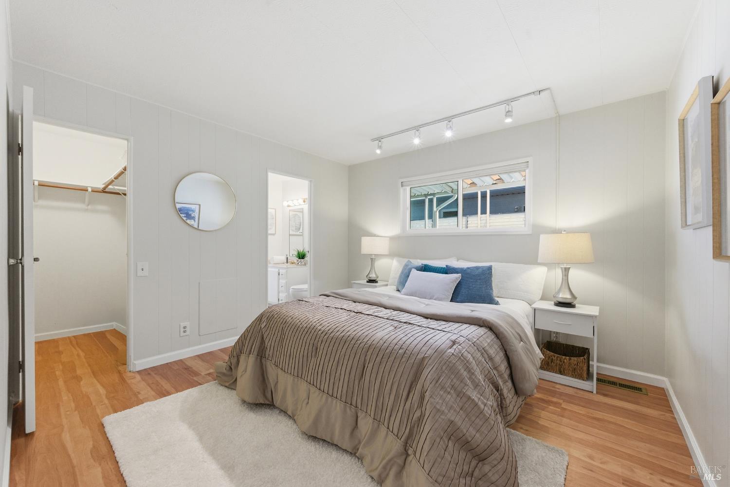 Detail Gallery Image 6 of 58 For 15 Scenic Dr, Novato,  CA 94949 - 2 Beds | 2 Baths