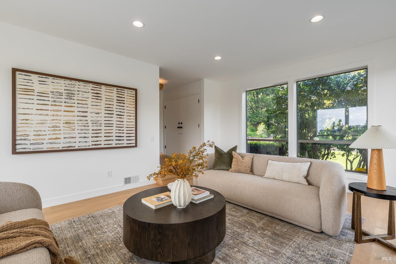 Detail Gallery Image 7 of 92 For 58 Lower North Ter, Tiburon,  CA 94920 - 5 Beds | 3/1 Baths