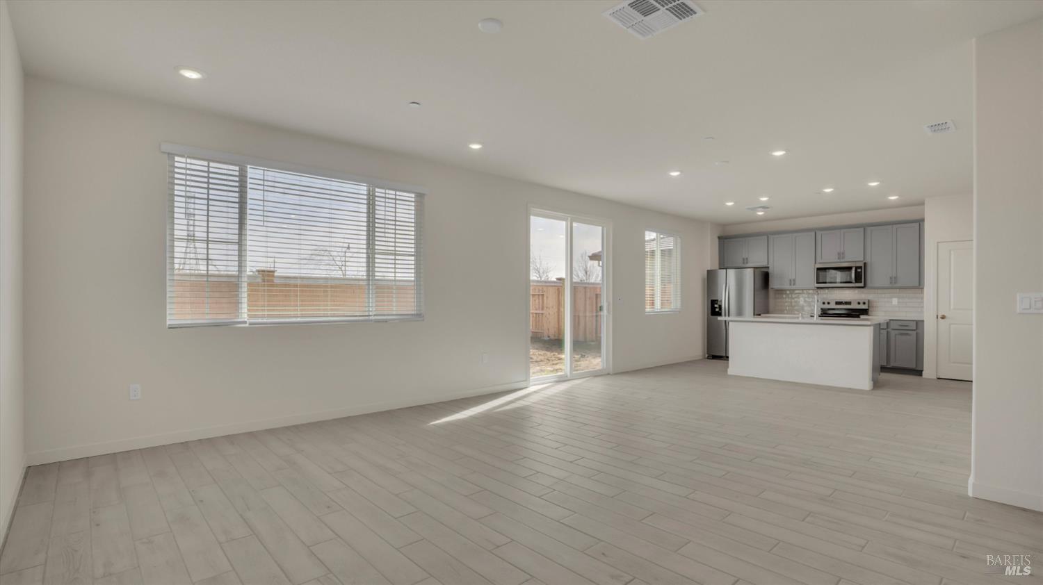 Detail Gallery Image 8 of 42 For 862 Telford Dr, Vacaville,  CA 95687 - 3 Beds | 2/1 Baths