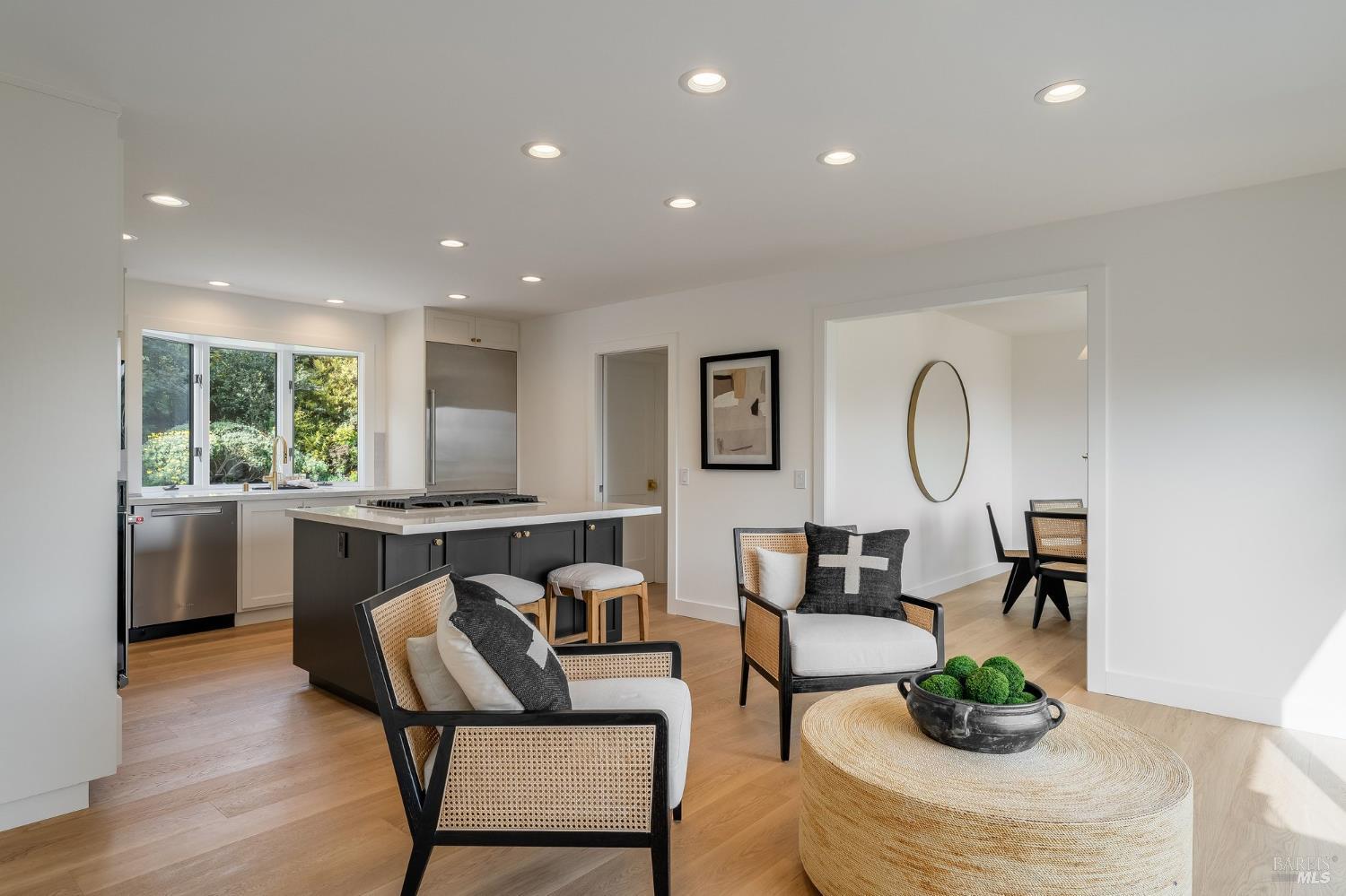 Detail Gallery Image 12 of 92 For 58 Lower North Ter, Tiburon,  CA 94920 - 5 Beds | 3/1 Baths