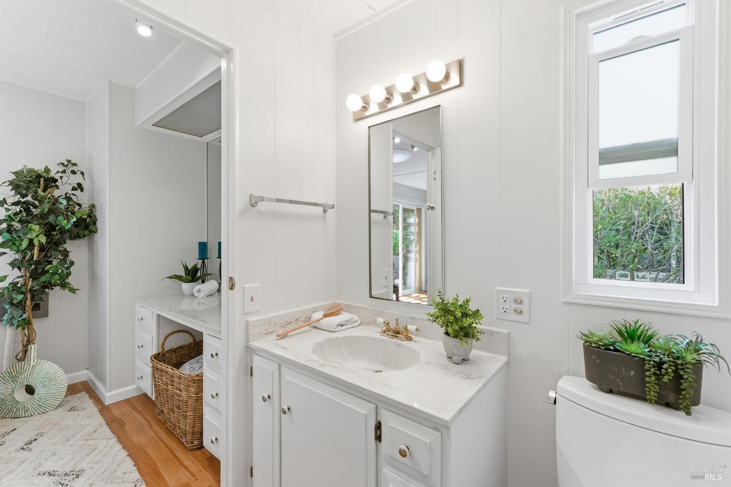 Detail Gallery Image 26 of 58 For 15 Scenic Dr, Novato,  CA 94949 - 2 Beds | 2 Baths