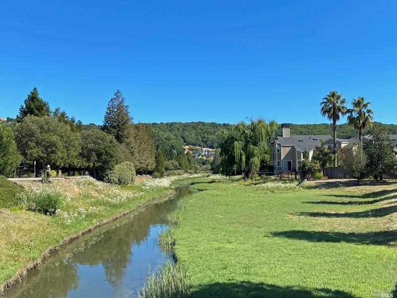 Detail Gallery Image 38 of 40 For 37 Creekside Ct, Corte Madera,  CA 94925 - 2 Beds | 2/1 Baths