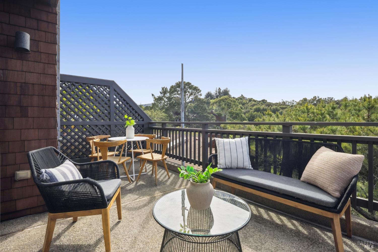 Detail Gallery Image 15 of 51 For 167 Headlands Ct, Sausalito,  CA 94965 - 2 Beds | 2/1 Baths