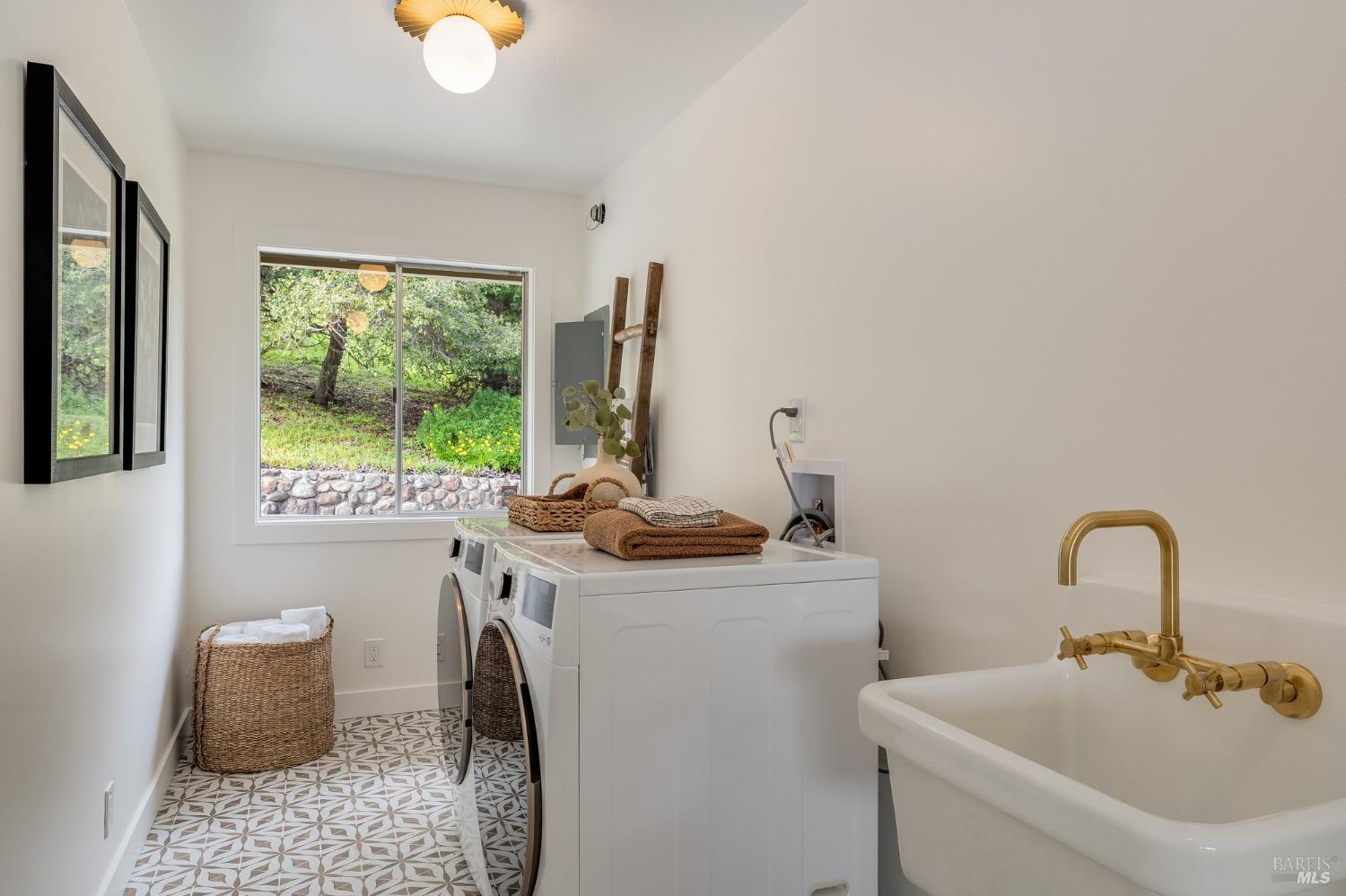 Detail Gallery Image 65 of 92 For 58 Lower North Ter, Tiburon,  CA 94920 - 5 Beds | 3/1 Baths