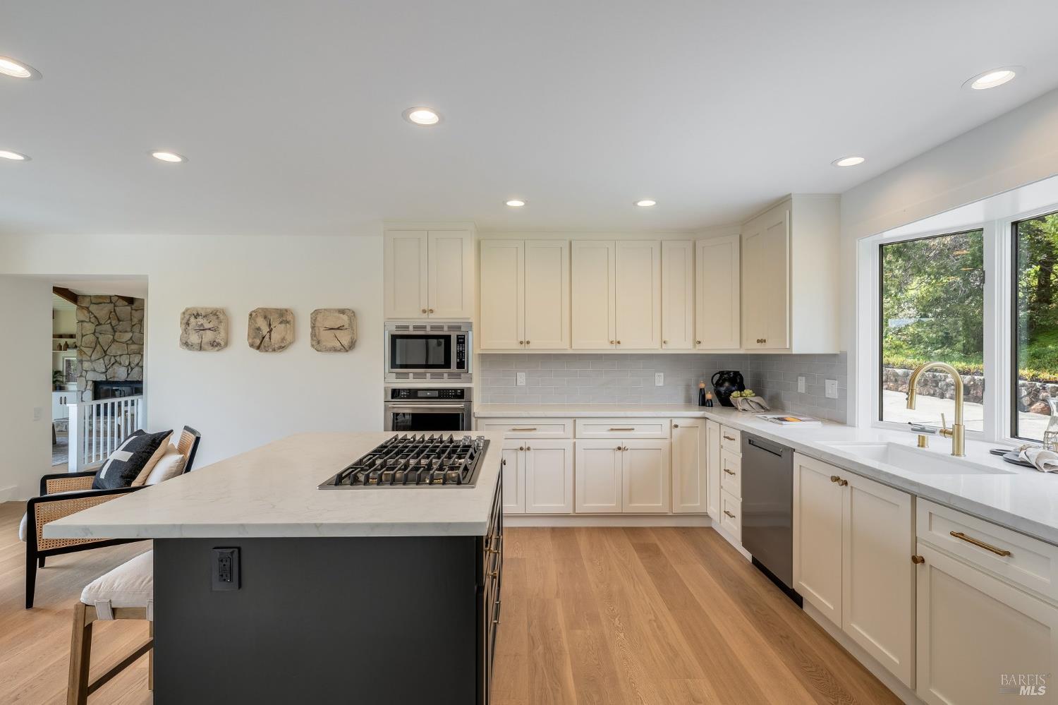 Detail Gallery Image 16 of 92 For 58 Lower North Ter, Tiburon,  CA 94920 - 5 Beds | 3/1 Baths