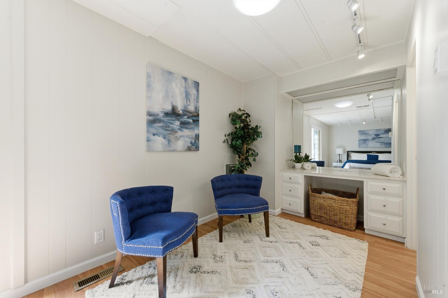 Detail Gallery Image 7 of 58 For 15 Scenic Dr, Novato,  CA 94949 - 2 Beds | 2 Baths