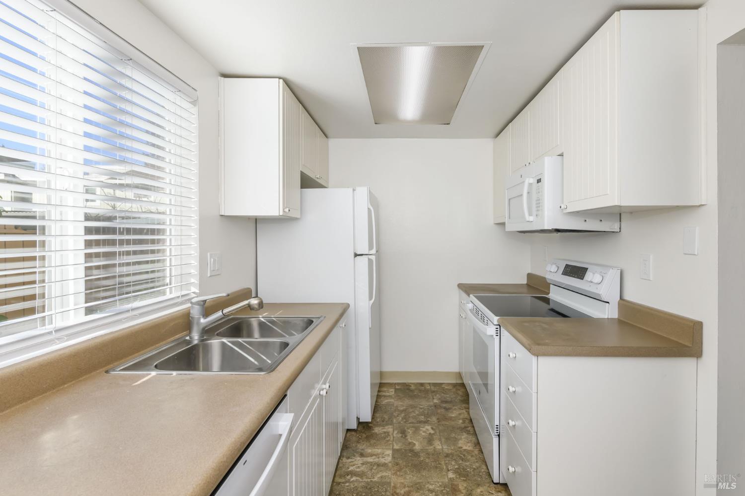 Detail Gallery Image 7 of 21 For 19 Manchester Ct, Novato,  CA 94947 - 2 Beds | 1/1 Baths