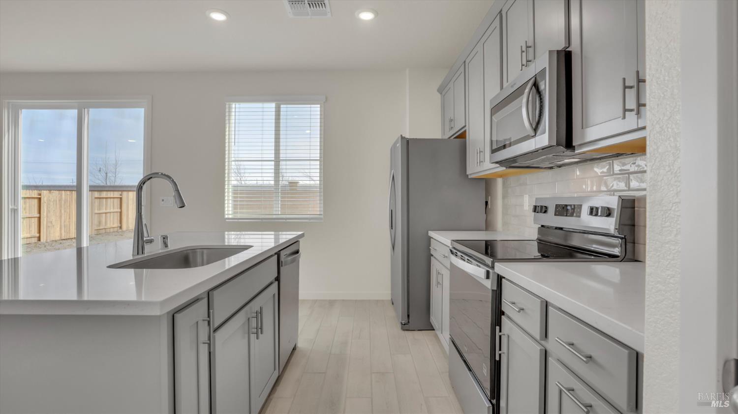 Detail Gallery Image 14 of 42 For 862 Telford Dr, Vacaville,  CA 95687 - 3 Beds | 2/1 Baths