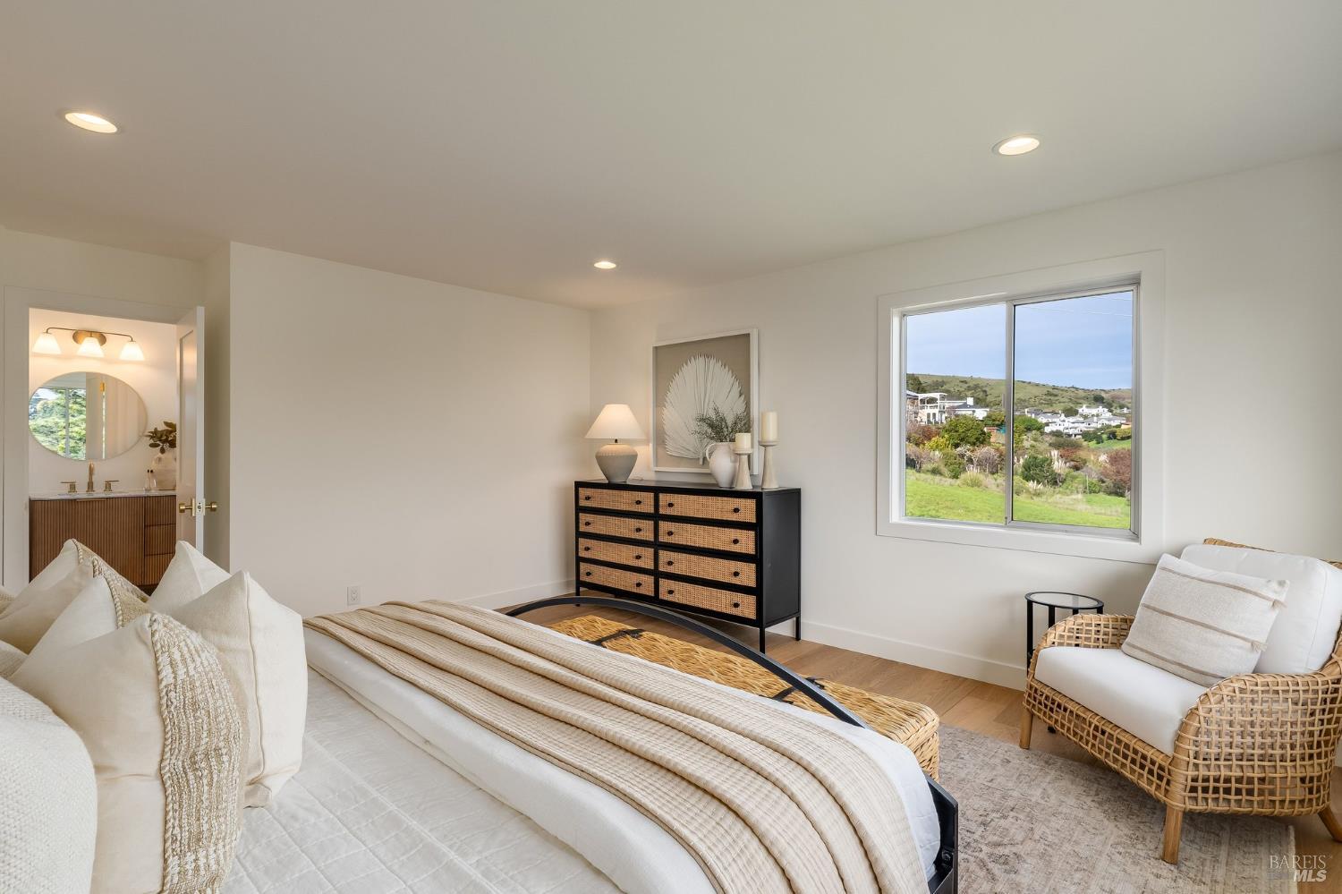 Detail Gallery Image 36 of 92 For 58 Lower North Ter, Tiburon,  CA 94920 - 5 Beds | 3/1 Baths