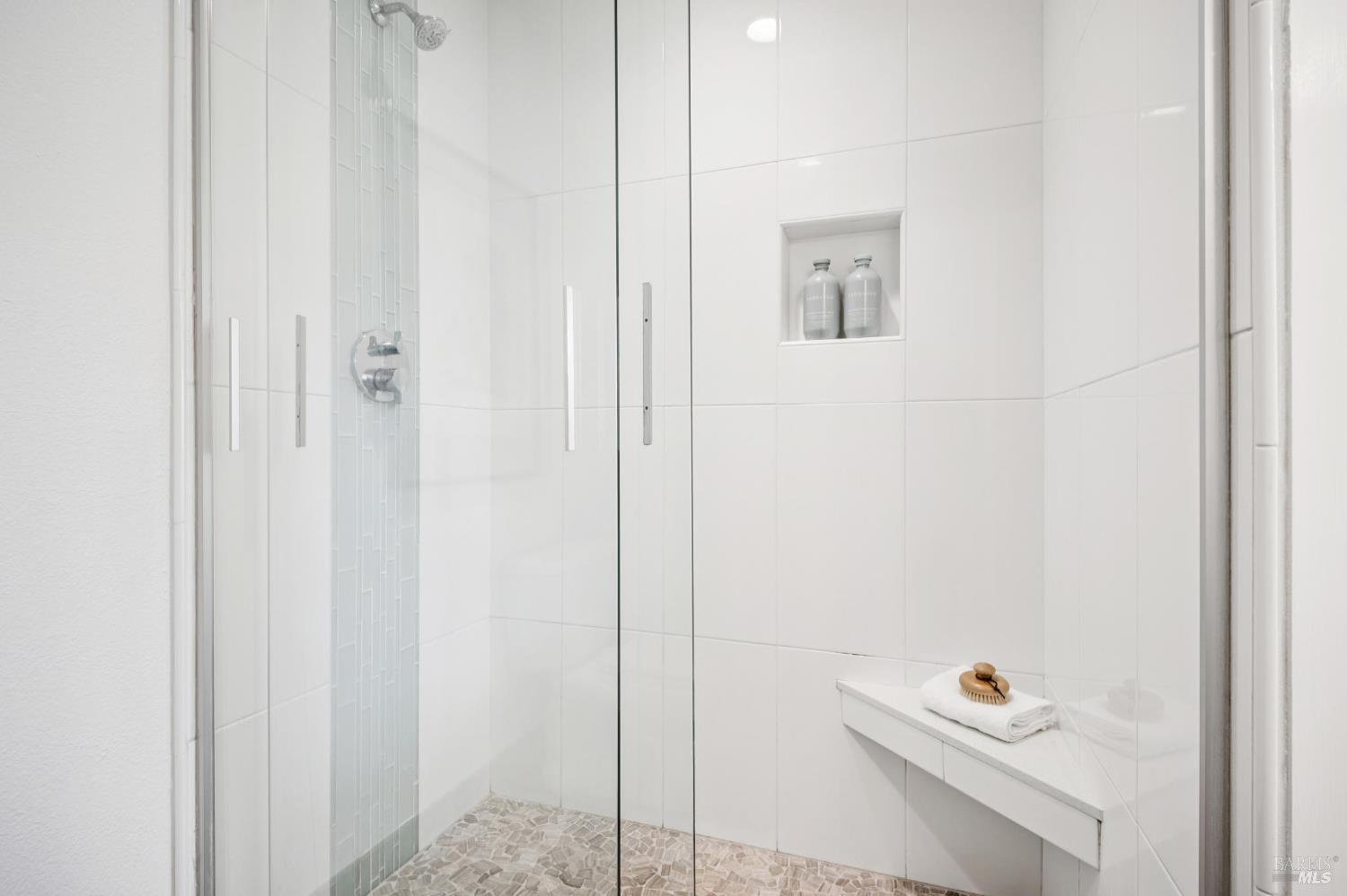 Detail Gallery Image 37 of 51 For 167 Headlands Ct, Sausalito,  CA 94965 - 2 Beds | 2/1 Baths